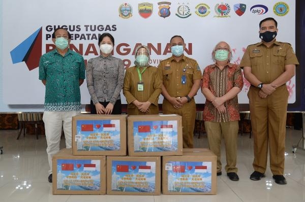 Sekdaprov Terima 30.000 Masker di Posko GTPP Sumut